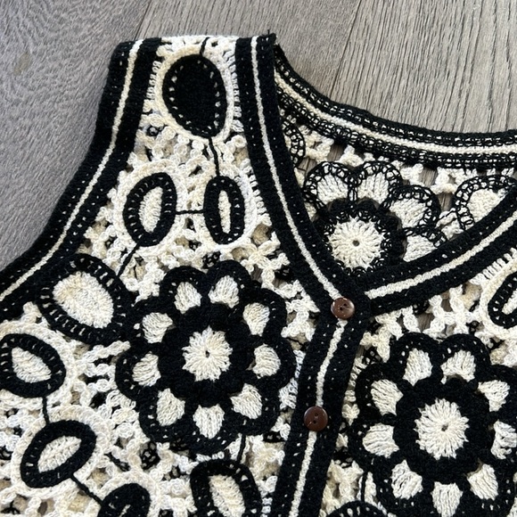 🌼SHEIN🌼 Floral Crochet Knit Boho Sweater Vest, One Size - Picture 3 of 8